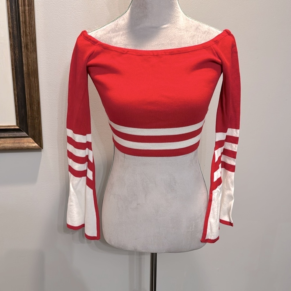 Hera Collection cropped wide arm sweater NWT S